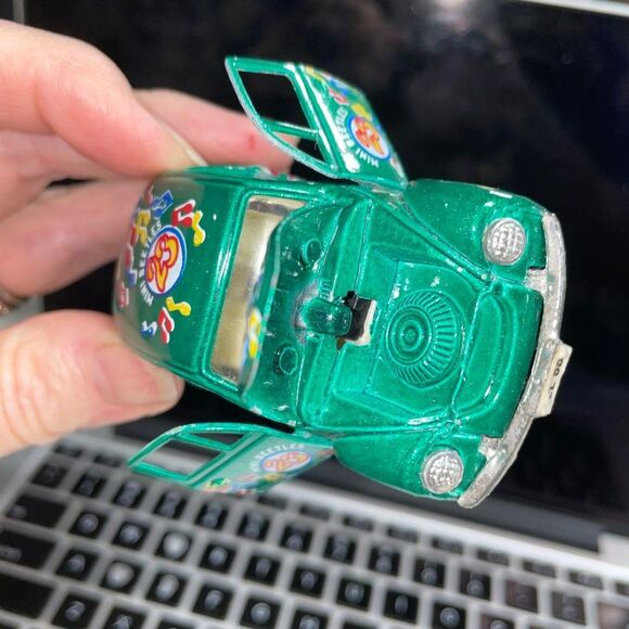 Die cast VW Beetle Bug metallic Emerald Green - Picture 2 of 10